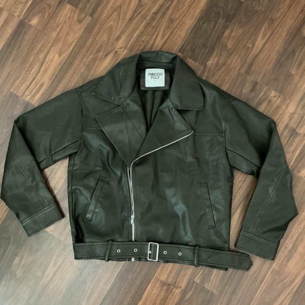 Princess Polly NWOT Aldrich Oversized Boyfriend Biker Jacket. Looks black to me.